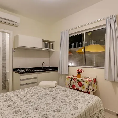 Lopes Suites Nos Ingleses Uma Quadra Do Mar Florianopolis Exterior photo